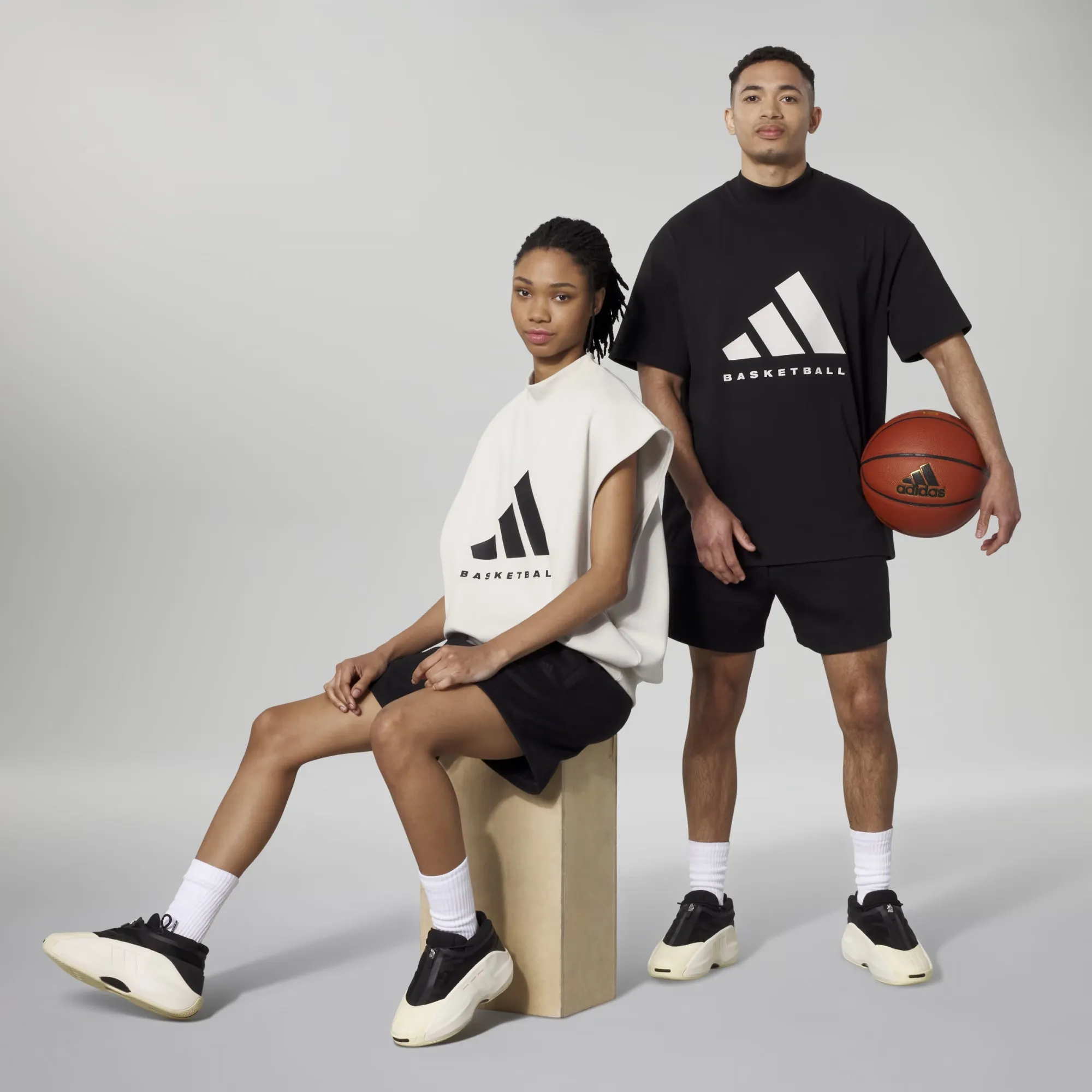 Adidas Originals | BASKETBALL 001 SHORTS  { BLACK